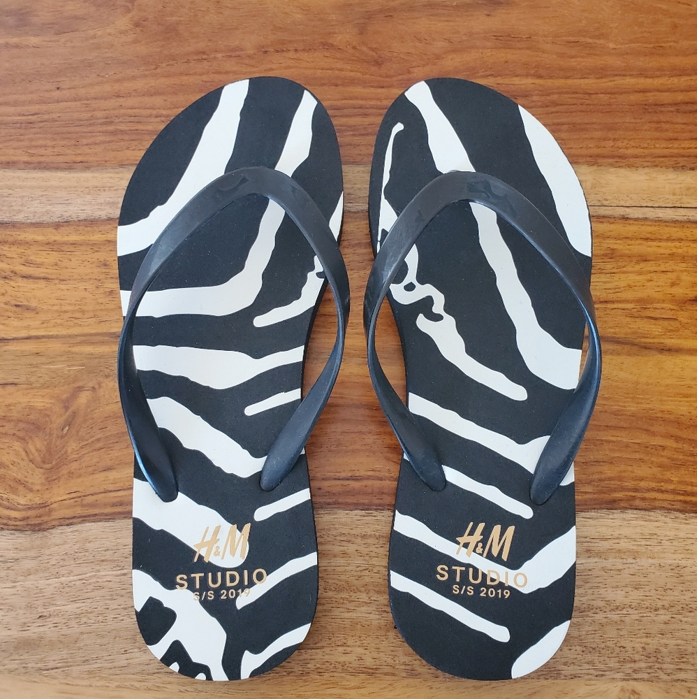 NWOT H&M Flip Flops SzS